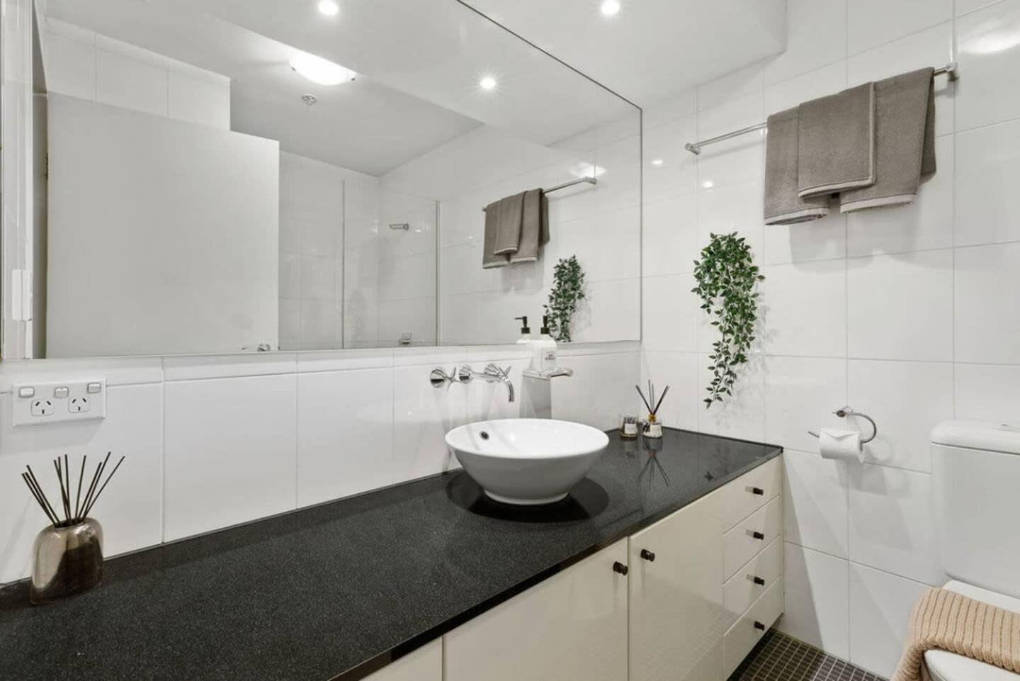 A Modern & Comfy Next To Darling Harbour Apartment
