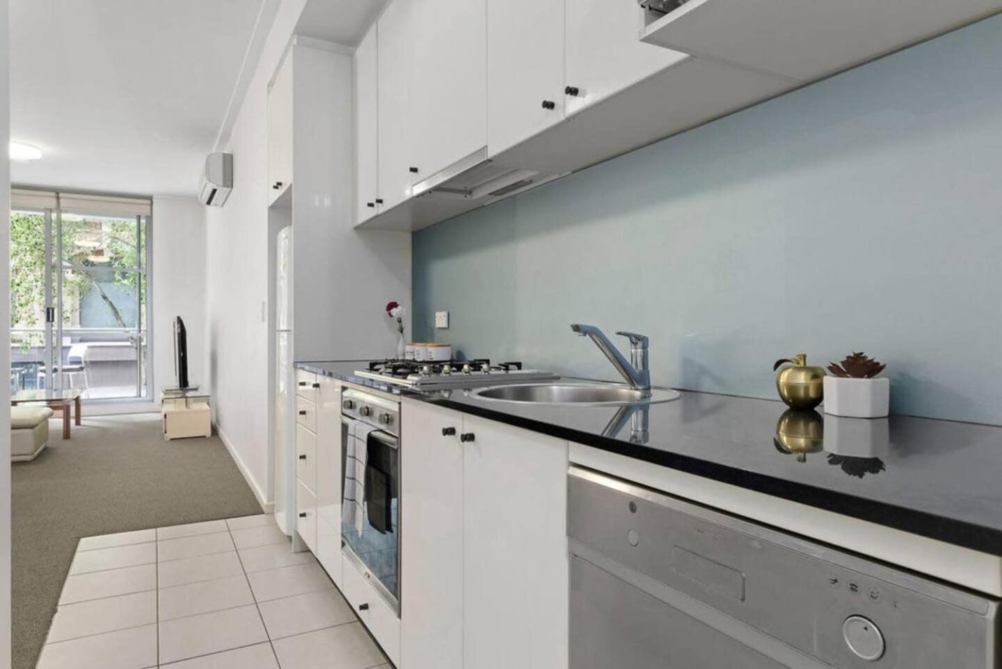 A Modern & Comfy Next To Darling Harbour Apartment *
