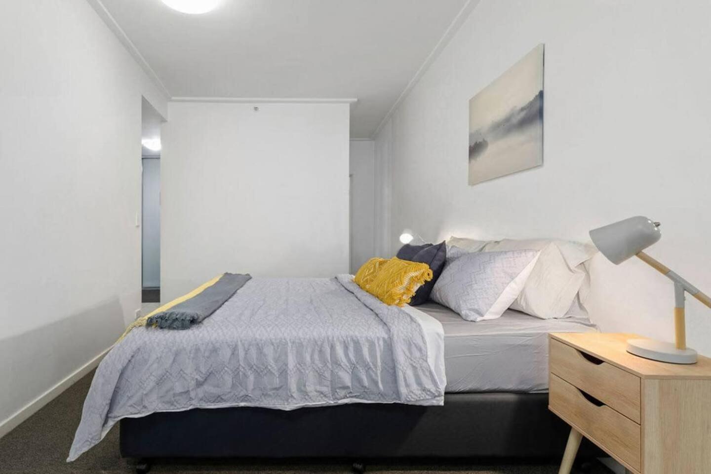 A Modern & Comfy Next To Darling Harbour Apartment Sydney