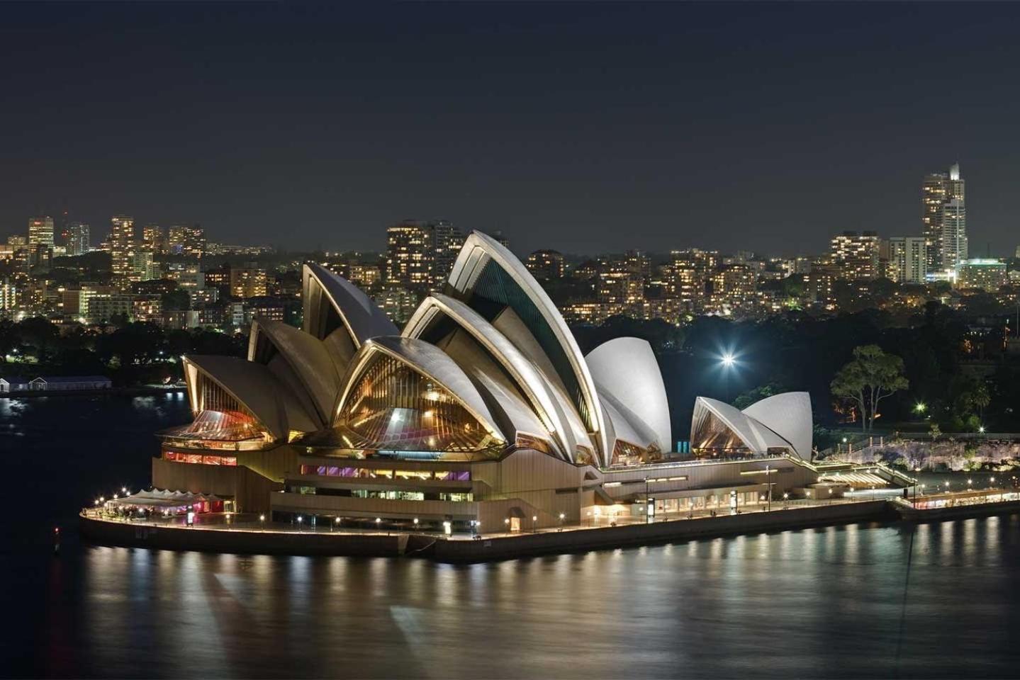 A Modern & Comfy Next To Darling Harbour Sydney