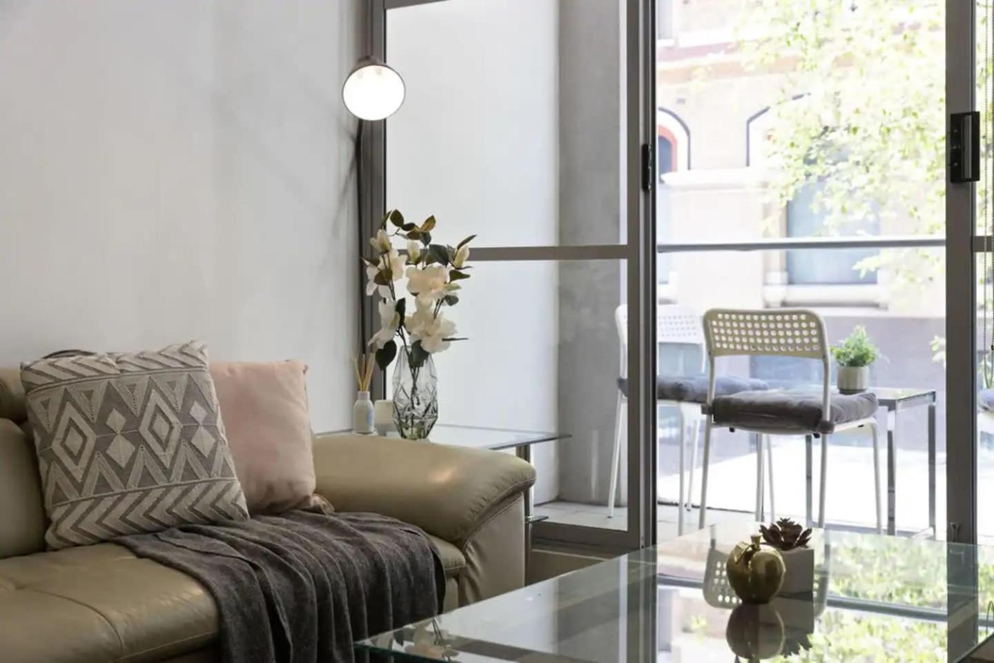 A Modern & Comfy Next To Darling Harbour