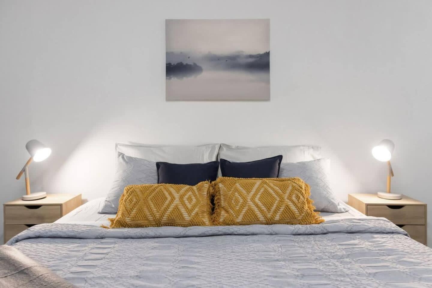 A Modern & Comfy Next To Darling Harbour *
