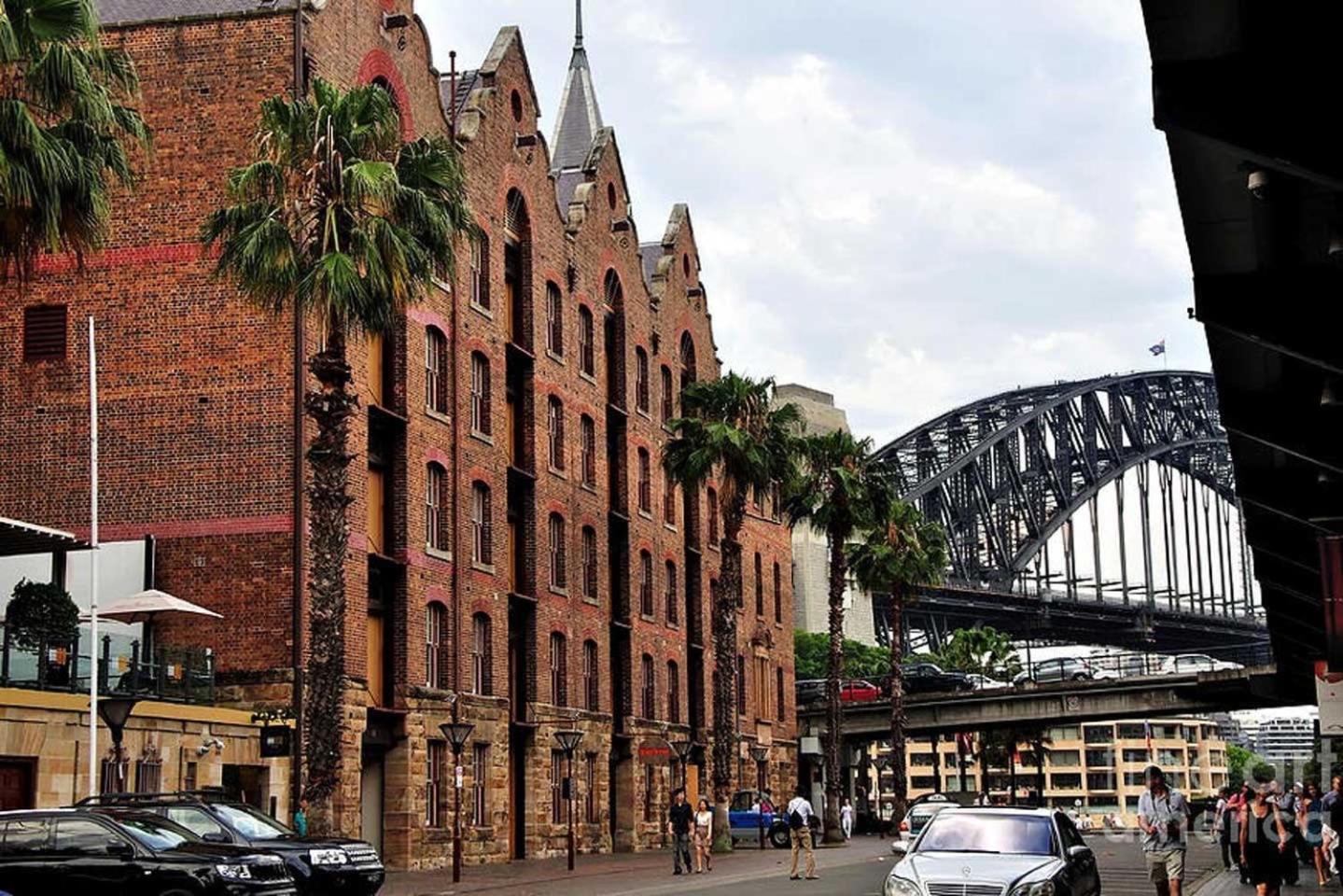 A Modern & Comfy Next To Darling Harbour Apartment